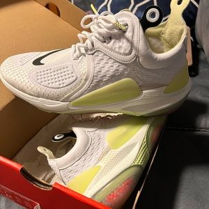 Nike Mens size 7 Joyride sneakers